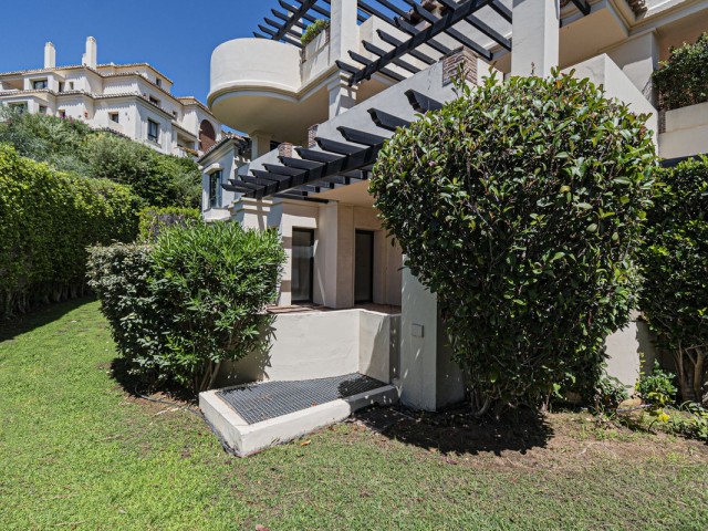 2 Bedrooms Apartment in Benahavís