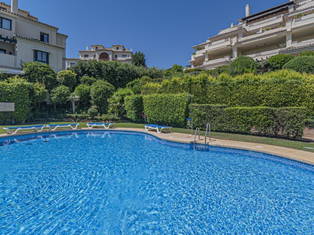 2 Bedrooms Apartment in Benahavís