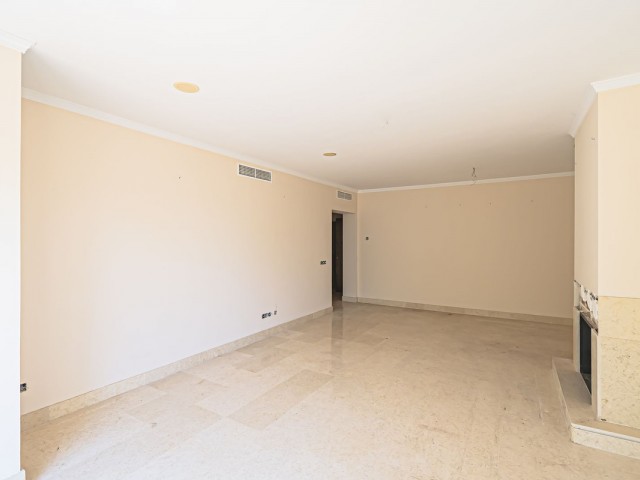 2 Bedrooms Apartment in Benahavís