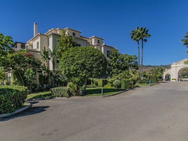 2 Bedrooms Apartment in Benahavís