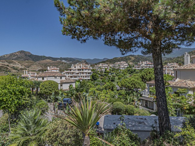 2 Bedrooms Apartment in Benahavís