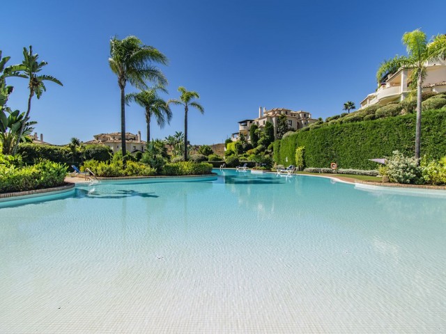 2 Bedrooms Apartment in Benahavís