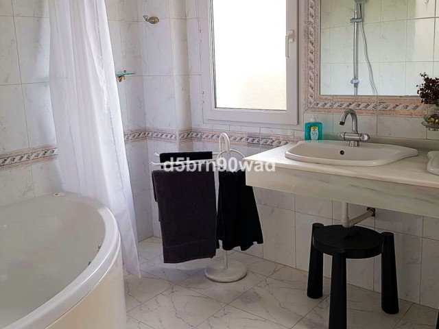 3 Bedrooms Villa in Marbella