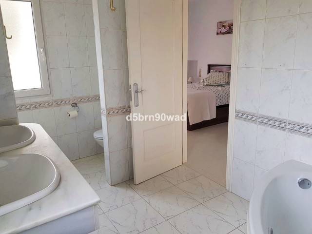3 Bedrooms Villa in Marbella