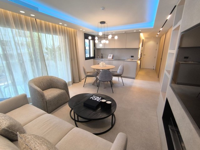 Apartamento con 2 Dormitorios  en Puerto Banús