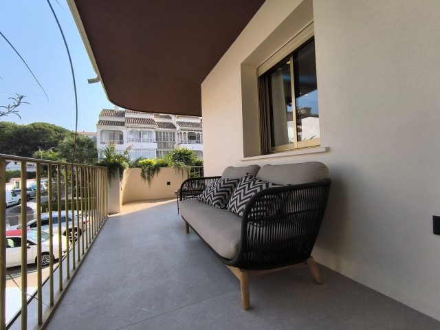 Apartamento con 2 Dormitorios  en Puerto Banús