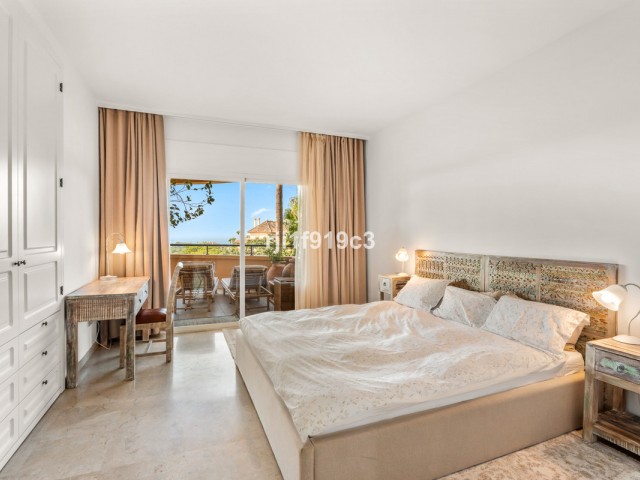 3 Bedrooms Apartment in Elviria