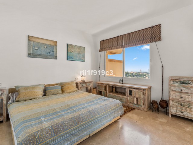 3 Bedrooms Apartment in Elviria