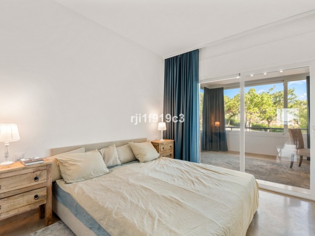 3 Bedrooms Apartment in Elviria