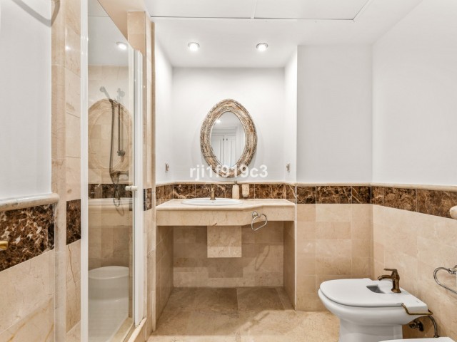 3 Bedrooms Apartment in Elviria