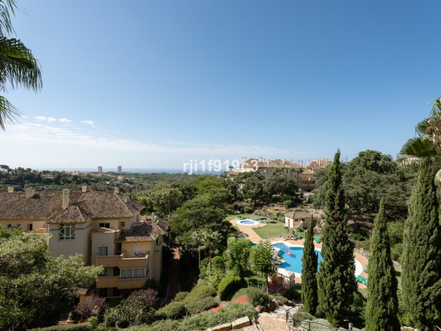 3 Bedrooms Apartment in Elviria