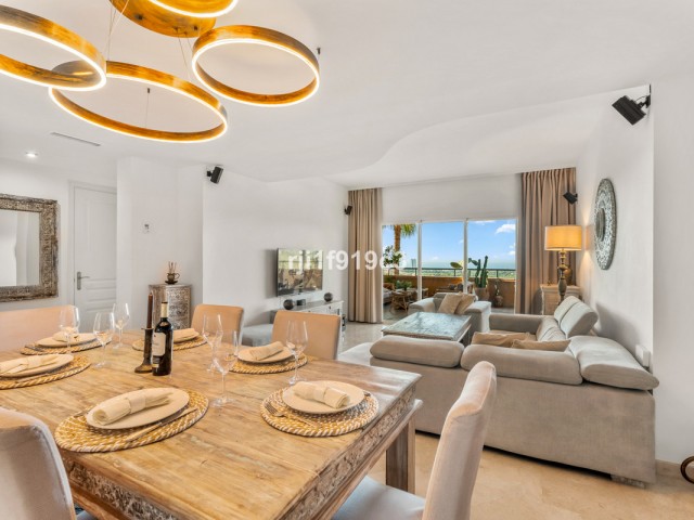 3 Bedrooms Apartment in Elviria