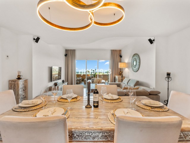 3 Bedrooms Apartment in Elviria