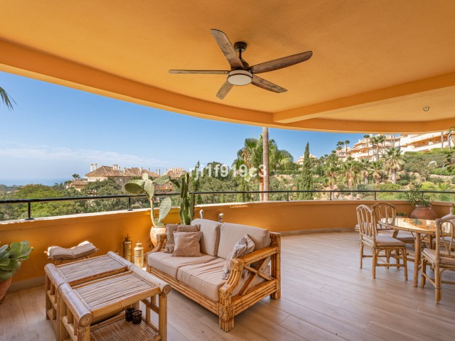 3 Bedrooms Apartment in Elviria