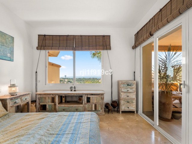 3 Bedrooms Apartment in Elviria