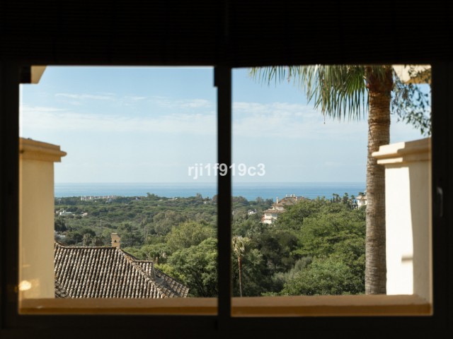 3 Bedrooms Apartment in Elviria