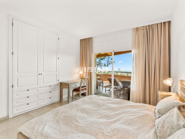 3 Bedrooms Apartment in Elviria