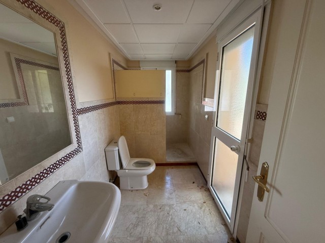 5 Bedrooms Townhouse in Nueva Andalucía