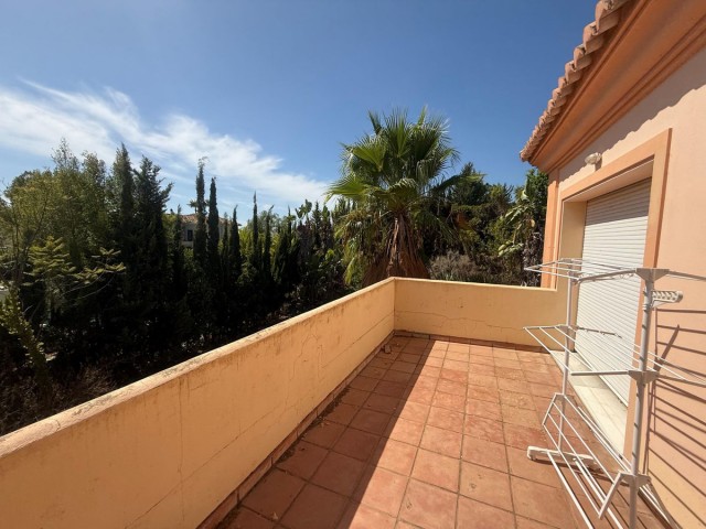 5 Bedrooms Townhouse in Nueva Andalucía