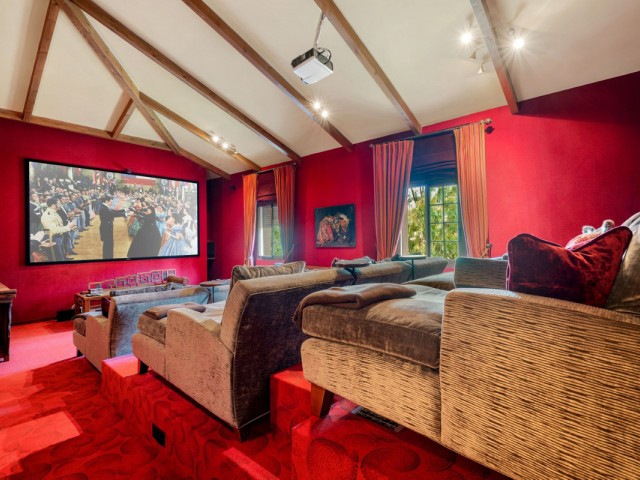 9 Bedrooms Villa in Ojén