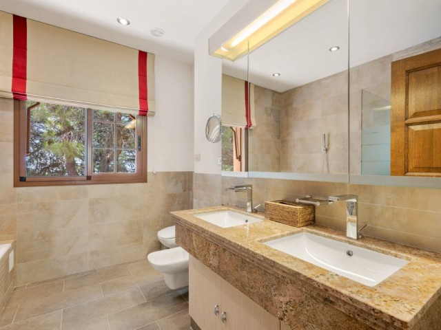 9 Bedrooms Villa in Ojén