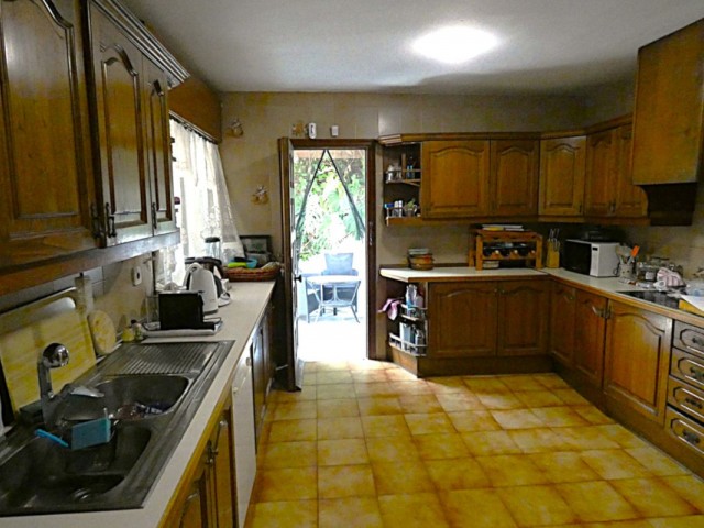 Villa con 5 Dormitorios  en Marbella