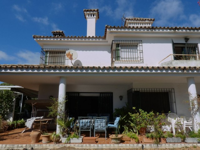 5 Bedrooms Villa in Marbella