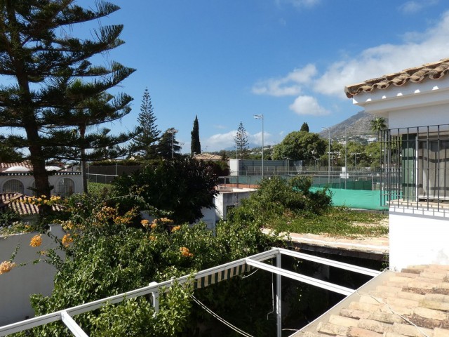 5 Bedrooms Villa in Marbella