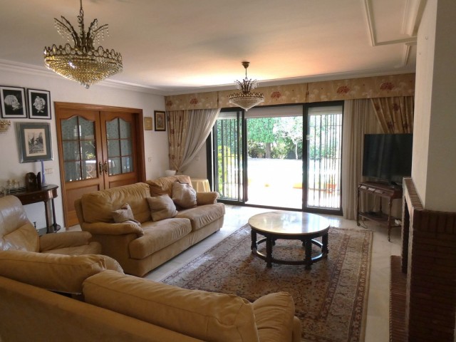 5 Bedrooms Villa in Marbella