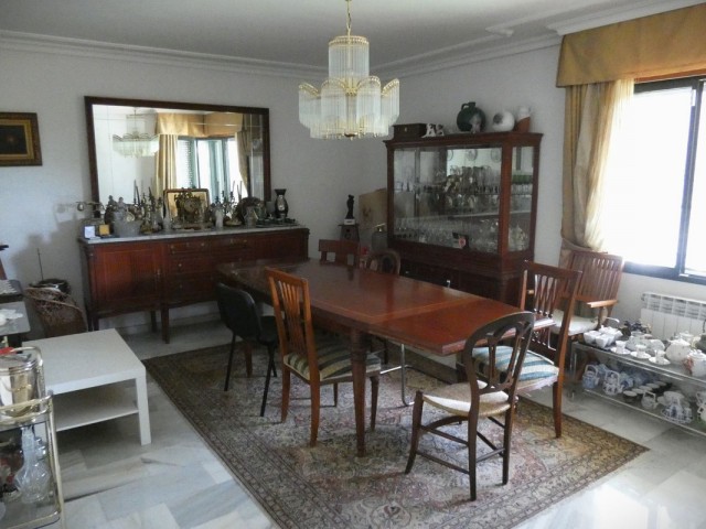 5 Bedrooms Villa in Marbella