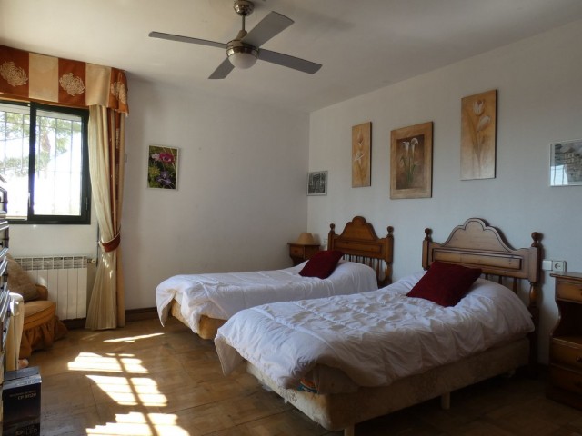 5 Bedrooms Villa in Marbella