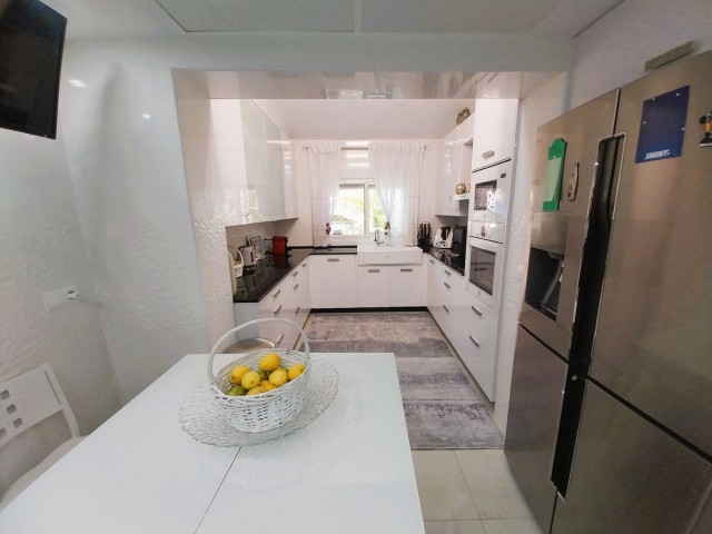 Villa avec 4 Chambres  à Puerto de Cabopino