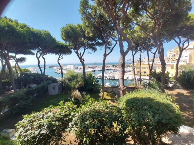 Villa avec 4 Chambres  à Puerto de Cabopino