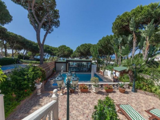 Villa avec 4 Chambres  à Puerto de Cabopino