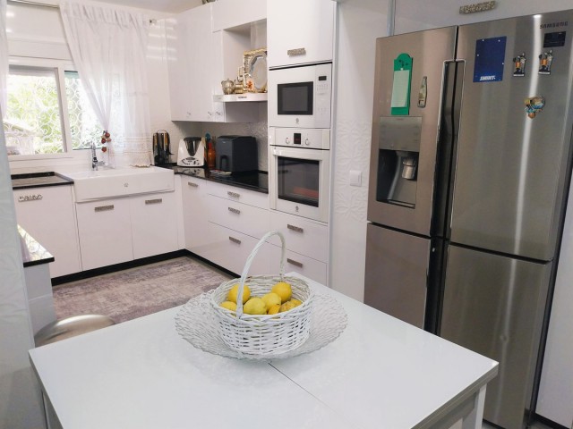 Villa avec 4 Chambres  à Puerto de Cabopino