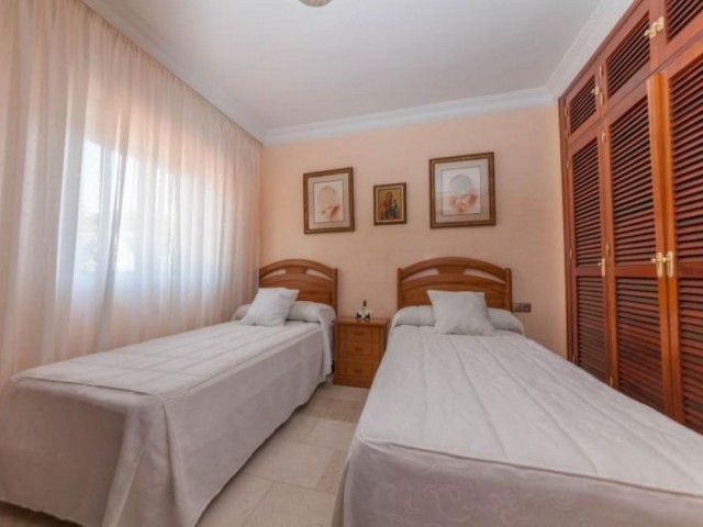 Villa avec 4 Chambres  à Puerto de Cabopino