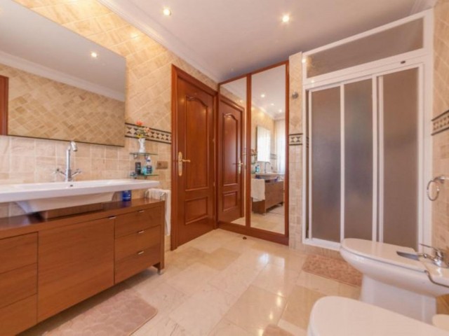 Villa avec 4 Chambres  à Puerto de Cabopino