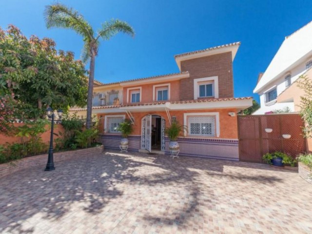 4 Slaapkamer Villa in Puerto de Cabopino