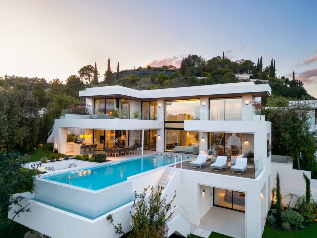 6 Bedrooms Villa in Benahavís