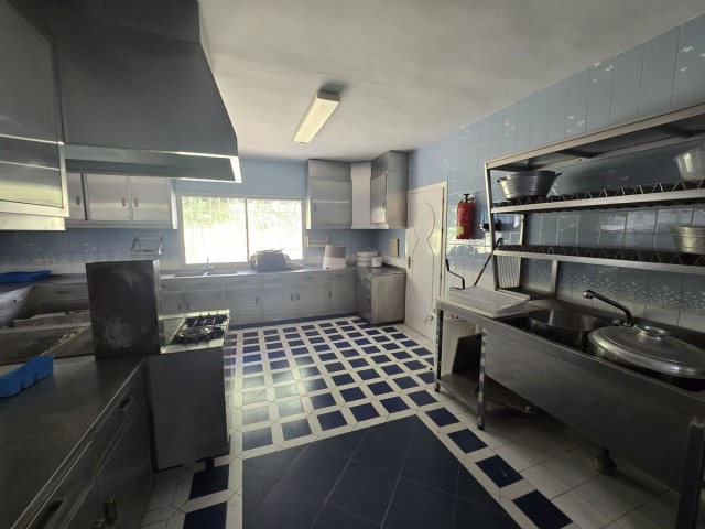Villa con 6 Dormitorios  en Marbella