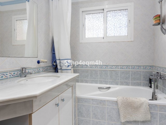 Villa avec 4 Chambres  à San Pedro de Alcántara