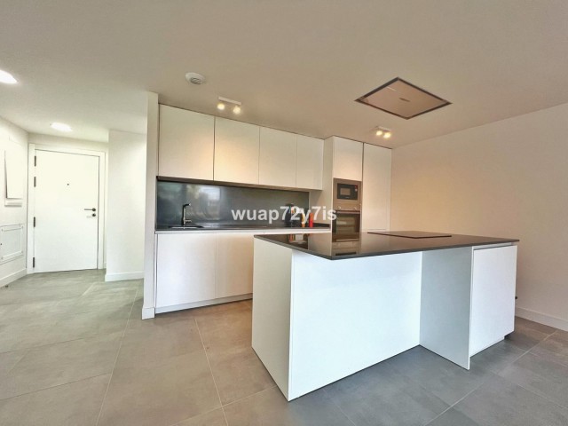 Apartamento con 3 Dormitorios  en Selwo