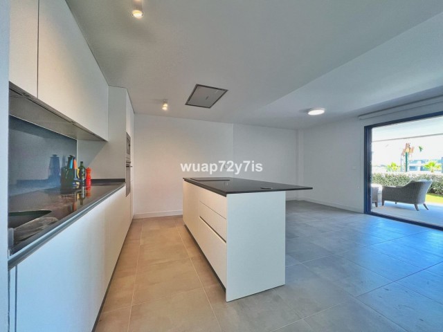 Apartamento con 3 Dormitorios  en Selwo