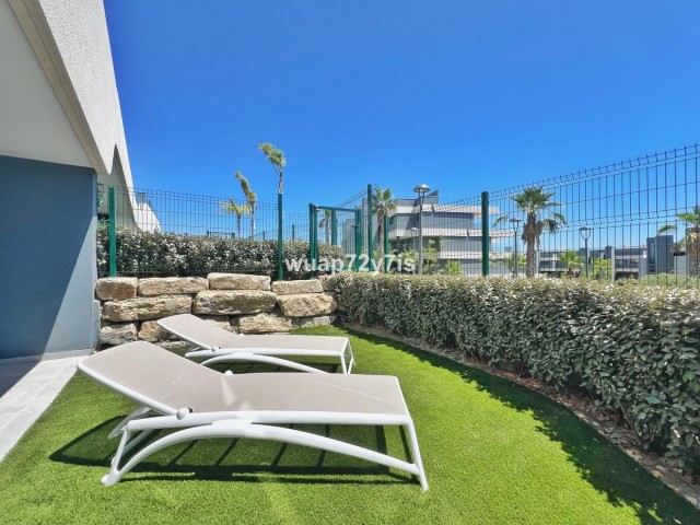 Apartamento con 3 Dormitorios  en Selwo