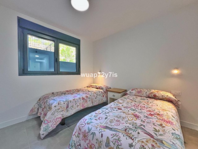 Apartamento con 3 Dormitorios  en Selwo