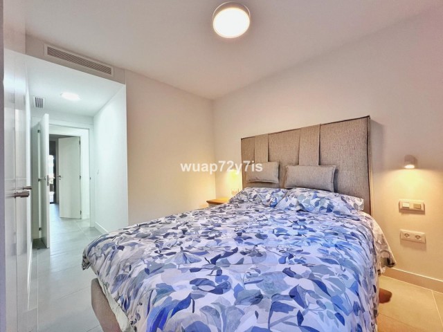 Apartamento con 3 Dormitorios  en Selwo