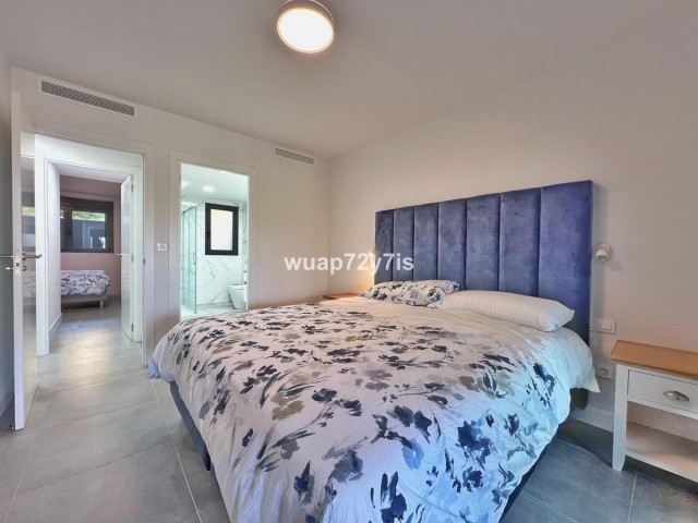 Apartamento con 3 Dormitorios  en Selwo