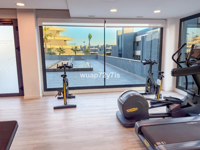 Apartamento con 3 Dormitorios  en Selwo