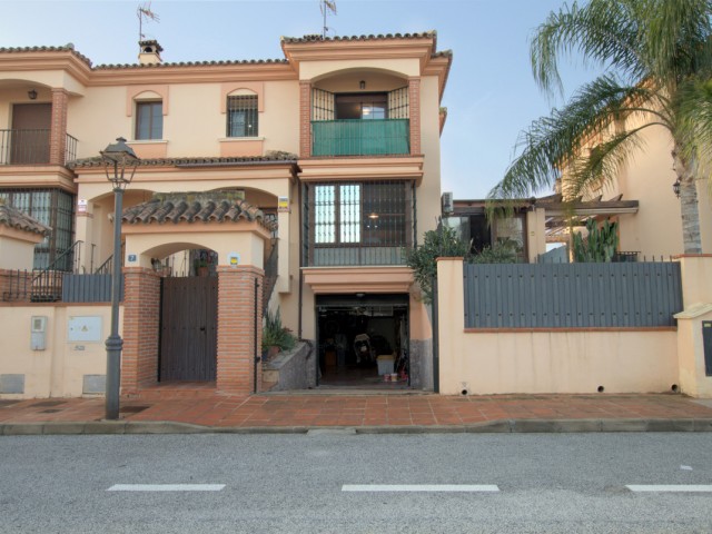Maison mitoyenne avec 3 Chambres  à Alhaurín de la Torre