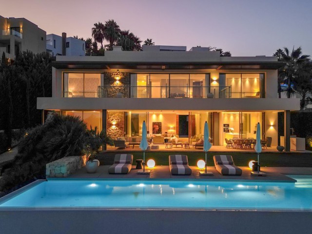 5 Bedrooms Villa in Benahavís